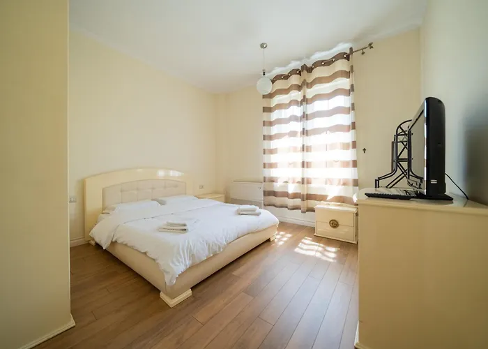 Prestigious Spacious Historical Apartment In City Center